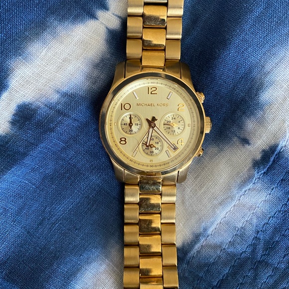 Michael Kors Accessories - Michael Kors 5055 Gold Tone Watch w/New Ba…